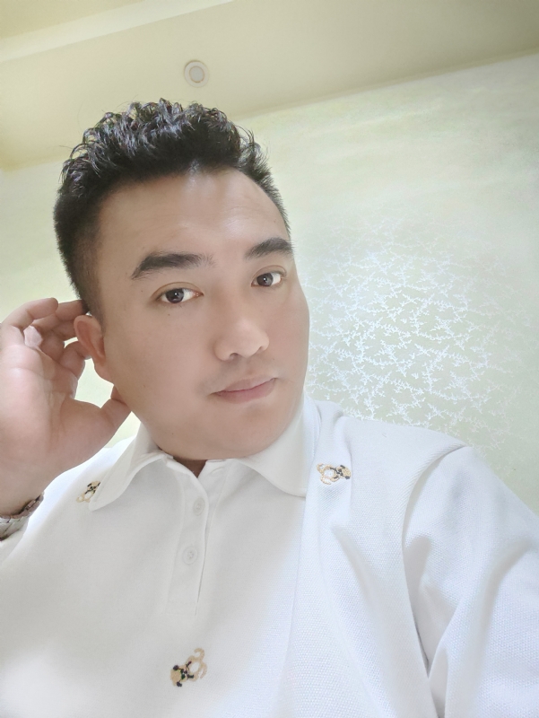 哈哈先生的第一张照片--福安闪婚服务中心